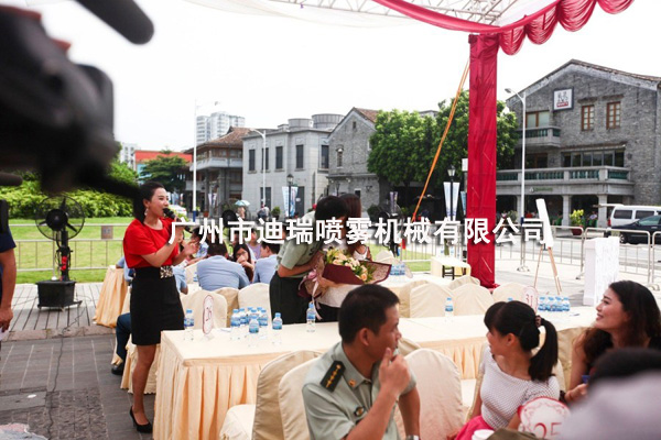 喷雾降温风扇